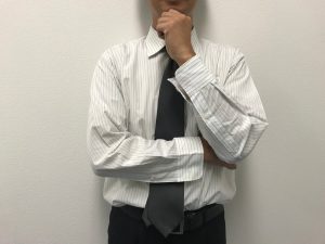 悩む男性